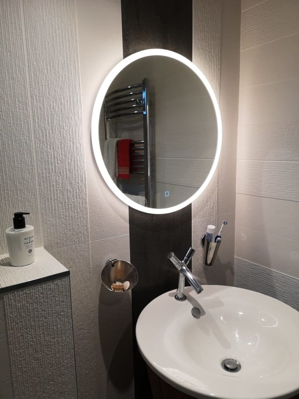 bathroom for 1970s home