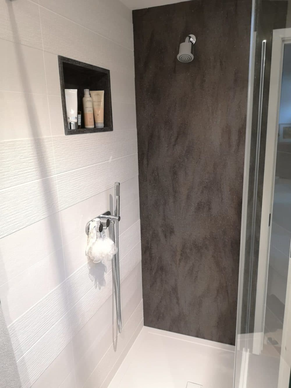 bathroom for 1970s home