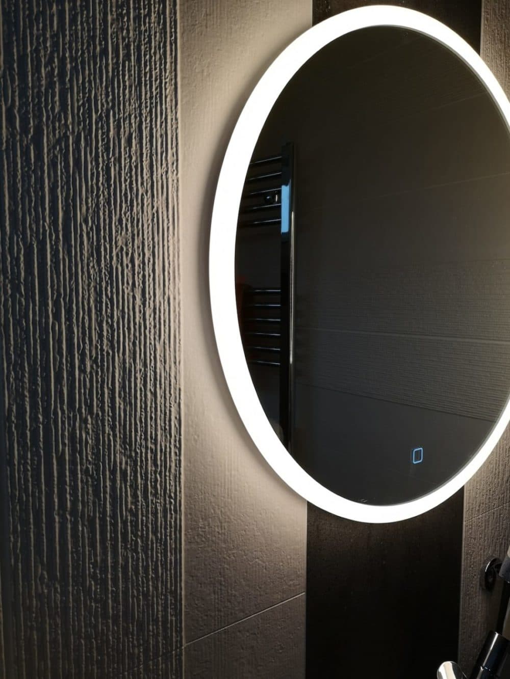 bathroom for 1970s home